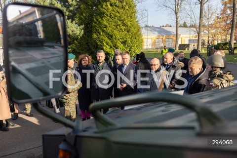  25.11.2024 RZESZOW <br />
SPOTKANIE MARSZALKA SEJMU SZYMONA HOLOWNI I MINISTRA OBRONY NARODOWEJ WLADYSLAWA KOSINIAKA KAMYSZA Z ZOLNIERZAMI 21. BRYGADY STRZELCOW PODHALANSKICH W RZESZOWIE<br />
N/Z SZYMON HOLOWNIA WLADYSLAW KOSINIAK KAMYSZ <br />
 