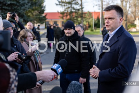  25.11.2024 RZESZOW <br />
SPOTKANIE MARSZALKA SEJMU SZYMONA HOLOWNI I MINISTRA OBRONY NARODOWEJ WLADYSLAWA KOSINIAKA KAMYSZA Z ZOLNIERZAMI 21. BRYGADY STRZELCOW PODHALANSKICH W RZESZOWIE<br />
N/Z SZYMON HOLOWNIA MEDIA DZIENNIKARZE<br />
 