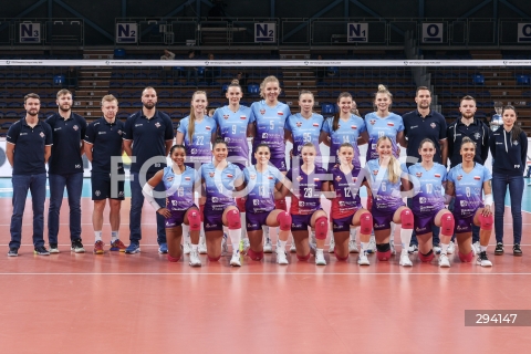  27.11.2024 RZESZOW<br />
SIATKOWKA<br />
SIATKOWKA LIGA MISTRZYN<br />
CEV CHAMPIONS LEAGUE VOLLEY 2025 WOMEN<br />
MECZ DEVELOPRES RZESZOW - A. CARRARO IMOCO CONEGLIANO <br />
N/Z SIATKARKI DEVELOPRESU ZDJECIE GRUPOWE GRUPOWKA FAMILY PHOTO GROUP PHOTO <br />
 