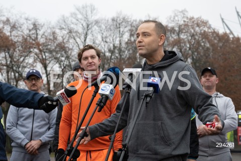  01.12.2024  WARSZAWA<br />
AKCJA DOBRY RUCH Z UDZIALEM KAROLA NAWROCKIEGO<br />
N/Z KAROL NAWROCKI SEBASTIAN KALETA<br />
FOT. MARCIN BANASZKIEWICZ/FOTONEWS  