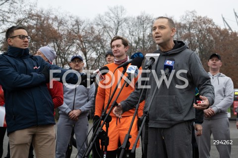  01.12.2024  WARSZAWA<br />
AKCJA DOBRY RUCH Z UDZIALEM KAROLA NAWROCKIEGO<br />
N/Z KAROL NAWROCKI SEBASTIAN KALETA<br />
FOT. MARCIN BANASZKIEWICZ/FOTONEWS  