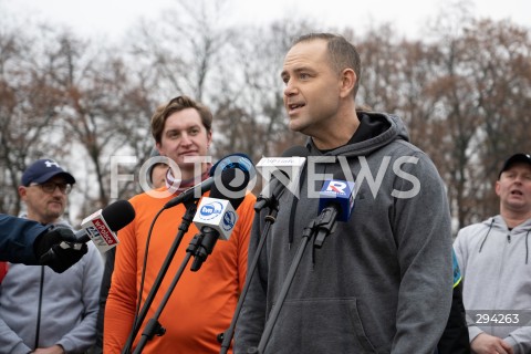  01.12.2024  WARSZAWA<br />
AKCJA DOBRY RUCH Z UDZIALEM KAROLA NAWROCKIEGO<br />
N/Z KAROL NAWROCKI SEBASTIAN KALETA<br />
FOT. MARCIN BANASZKIEWICZ/FOTONEWS  