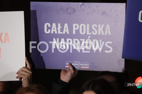  16.01.2025 WARSZAWA<br />
KONFERENCJA PRASOWA ROZPOCZYNAJACA KAMPANIE WYBORCZA KANDYDATA NA PREZYDENTA RP RAFALA TRZASKOWSKIEGO<br />
N/Z BANER WYBORCZY RAFALA TRZASKOWSKIEGO CALA POLSKA NAPRZOD<br />
FOT. ANTONI BYSZEWSKI/FOTONEWS 