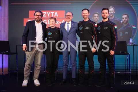  05.02.2025 WARSZAWA<br />
SPOTKANIE PREMIERA DONALDA TUSKA I MINISTRA ROZWOJU I TECHNOLOGII KRZYSZTOFA PASZYKA Z ZALOGA MISJI AX-4 W WARSZAWIE<br />
N/Z PEGGY WHITSON SERIO PALUMBERI SLAWOSZ UZNANSKI - WISNIEWSKI TIBOR KAPU<br />
FOT. ANTONI BYSZEWSKI/FOTONEWS 