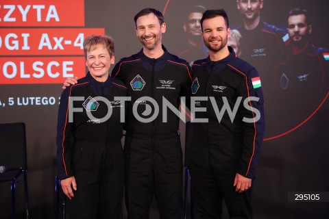  05.02.2025 WARSZAWA<br />
SPOTKANIE PREMIERA DONALDA TUSKA I MINISTRA ROZWOJU I TECHNOLOGII KRZYSZTOFA PASZYKA Z ZALOGA MISJI AX-4 W WARSZAWIE<br />
N/Z PEGGY WHITSON SLAWOSZ UZNANSKI - WISNIEWSKI TIBOR KAPU<br />
FOT. ANTONI BYSZEWSKI/FOTONEWS 