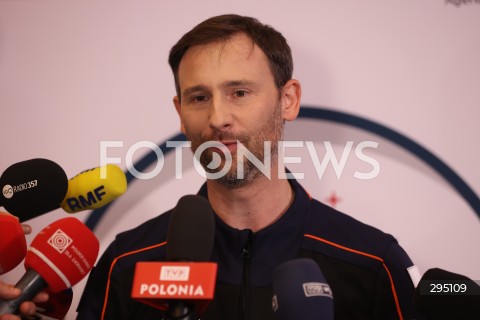  05.02.2025 WARSZAWA<br />
SPOTKANIE PREMIERA DONALDA TUSKA I MINISTRA ROZWOJU I TECHNOLOGII KRZYSZTOFA PASZYKA Z ZALOGA MISJI AX-4 W WARSZAWIE<br />
N/Z SLAWOSZ UZNANSKI - WISNIEWSKI<br />
FOT. ANTONI BYSZEWSKI/FOTONEWS 