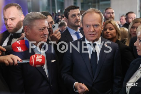  10.02.2025 WARSZAWA<br />
POLSKA - ROK PRZELOMU - WYDARZENIE Z UDZIALEM PREMIERA W GIELDZIE PAPIEROW WARTOSCIOWYCH W WARSZAWIE <br />
N/Z DONALD TUSK WOJCIECH KOSTRZEWA<br />
FOT. ANTONI BYSZEWSKI/FOTONEWS 