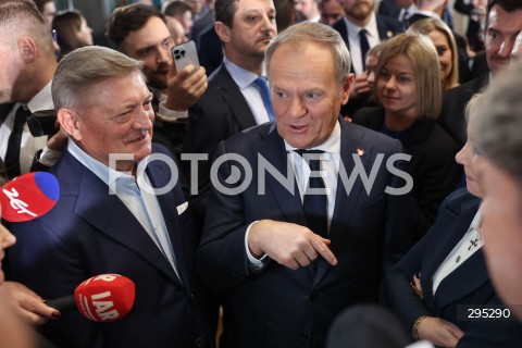  10.02.2025 WARSZAWA<br />
POLSKA - ROK PRZELOMU - WYDARZENIE Z UDZIALEM PREMIERA W GIELDZIE PAPIEROW WARTOSCIOWYCH W WARSZAWIE <br />
N/Z DONALD TUSK WOJCIECH KOSTRZEWA<br />
FOT. ANTONI BYSZEWSKI/FOTONEWS 