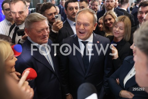  10.02.2025 WARSZAWA<br />
POLSKA - ROK PRZELOMU - WYDARZENIE Z UDZIALEM PREMIERA W GIELDZIE PAPIEROW WARTOSCIOWYCH W WARSZAWIE <br />
N/Z DONALD TUSK WOJCIECH KOSTRZEWA<br />
FOT. ANTONI BYSZEWSKI/FOTONEWS 