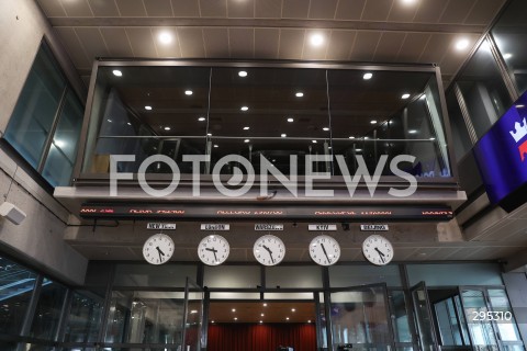 10.02.2025 WARSZAWA<br />
POLSKA - ROK PRZELOMU - WYDARZENIE Z UDZIALEM PREMIERA W GIELDZIE PAPIEROW WARTOSCIOWYCH W WARSZAWIE <br />
N/Z SALA NOTOWAN GPW GIELDY PAPIEROW WARTOSCIOWYCH ZEGARY<br />
FOT. ANTONI BYSZEWSKI/FOTONEWS 