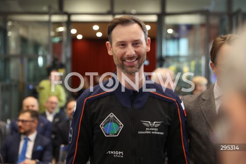  10.02.2025 WARSZAWA<br />
POLSKA - ROK PRZELOMU - WYDARZENIE Z UDZIALEM PREMIERA W GIELDZIE PAPIEROW WARTOSCIOWYCH W WARSZAWIE <br />
N/Z SLAWOSZ UZNANSKI - WISNIEWSKI<br />
FOT. ANTONI BYSZEWSKI/FOTONEWS 