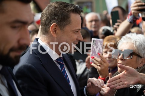  12.04.2025 BOLESLAWIEC<br />
SPOTKANIE RAFALA TRZASKOWSKIEGO Z MIESZKANCAMI<br />
N/Z RAFAL TRZASKOWSKI<br />
FOT. MARCIN BANASZKIEWICZ/FOTONEWS  