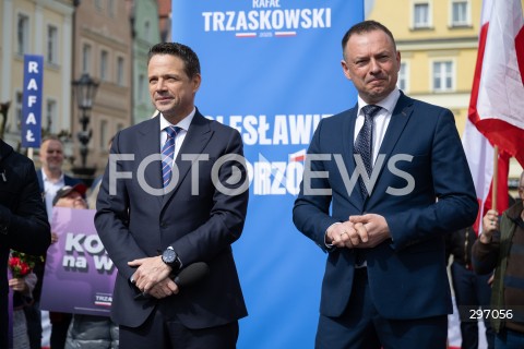  12.04.2025 BOLESLAWIEC<br />
SPOTKANIE RAFALA TRZASKOWSKIEGO Z MIESZKANCAMI<br />
N/Z RAFAL TRZASKOWSKI PIOTR BORYS<br />
FOT. MARCIN BANASZKIEWICZ/FOTONEWS  