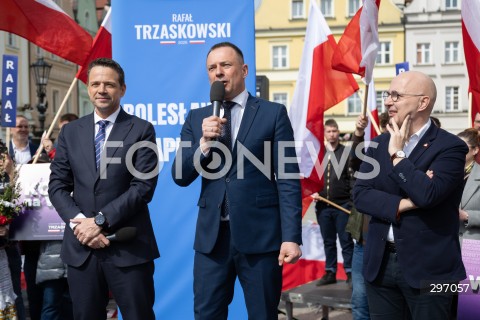 12.04.2025 BOLESLAWIEC<br />
SPOTKANIE RAFALA TRZASKOWSKIEGO Z MIESZKANCAMI<br />
N/Z RAFAL TRZASKOWSKI PIOTR BORYS ROBERT KROPIWNICKI<br />
FOT. MARCIN BANASZKIEWICZ/FOTONEWS  