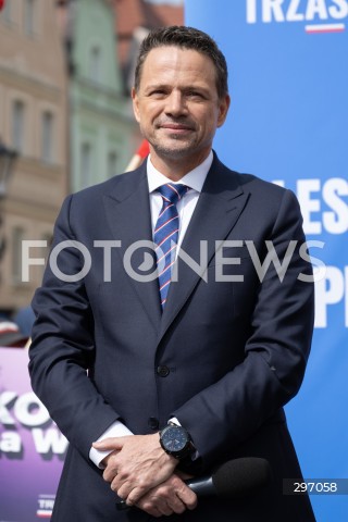  12.04.2025 BOLESLAWIEC<br />
SPOTKANIE RAFALA TRZASKOWSKIEGO Z MIESZKANCAMI<br />
N/Z RAFAL TRZASKOWSKI<br />
FOT. MARCIN BANASZKIEWICZ/FOTONEWS  