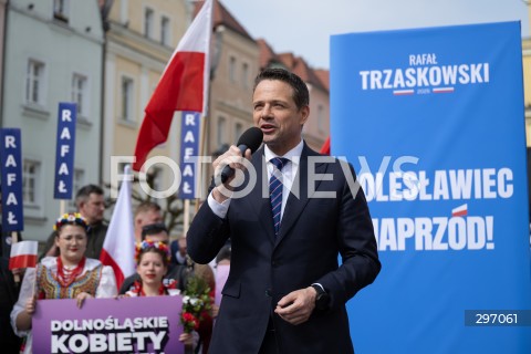  12.04.2025 BOLESLAWIEC<br />
SPOTKANIE RAFALA TRZASKOWSKIEGO Z MIESZKANCAMI<br />
N/Z RAFAL TRZASKOWSKI<br />
FOT. MARCIN BANASZKIEWICZ/FOTONEWS  