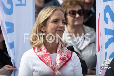  12.04.2025 BOLESLAWIEC<br />
SPOTKANIE RAFALA TRZASKOWSKIEGO Z MIESZKANCAMI<br />
N/Z MALGORZATA TRZASKOWSKA<br />
FOT. MARCIN BANASZKIEWICZ/FOTONEWS  