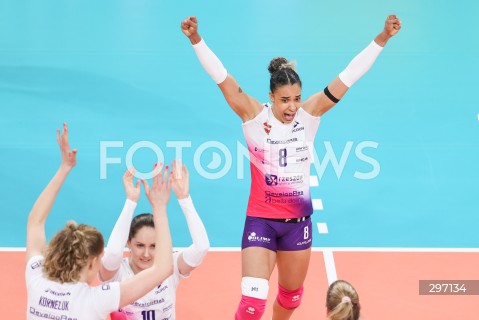  15.04.2025 RZESZOW <br />
SIATKOWKA <br />
TAURONLIGA LIGA SIATKOWKI KOBIET LSK 2024/2025 <br />
POLISH WOMEN VOLLEYBALL LEAGUE <br />
FINAL - MECZ FINALOWY - 1. MECZ <br />
MECZ KS DEVELOPRES RZESZOW - LKS COMMERCECON LODZ <br />
N/Z SABRINA DE JESUS MACHADO RADOSC EMOCJE SYLWETKA <br />
 