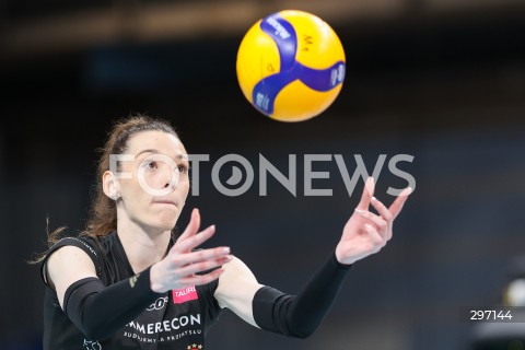  15.04.2025 RZESZOW <br />
SIATKOWKA <br />
TAURONLIGA LIGA SIATKOWKI KOBIET LSK 2024/2025 <br />
POLISH WOMEN VOLLEYBALL LEAGUE <br />
FINAL - MECZ FINALOWY - 1. MECZ <br />
MECZ KS DEVELOPRES RZESZOW - LKS COMMERCECON LODZ <br />
N/Z ZUZANNA GORECKA SYLWETKA <br />
 