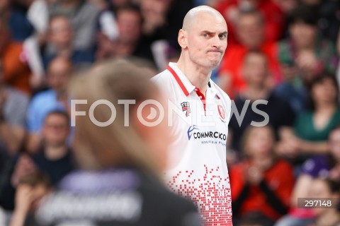  15.04.2025 RZESZOW <br />
SIATKOWKA <br />
TAURONLIGA LIGA SIATKOWKI KOBIET LSK 2024/2025 <br />
POLISH WOMEN VOLLEYBALL LEAGUE <br />
FINAL - MECZ FINALOWY - 1. MECZ <br />
MECZ KS DEVELOPRES RZESZOW - LKS COMMERCECON LODZ <br />
N/Z ZBIGNIEW BARTMAN - I TRENER ( HEAD COACH ) SYLWETKA <br />
 