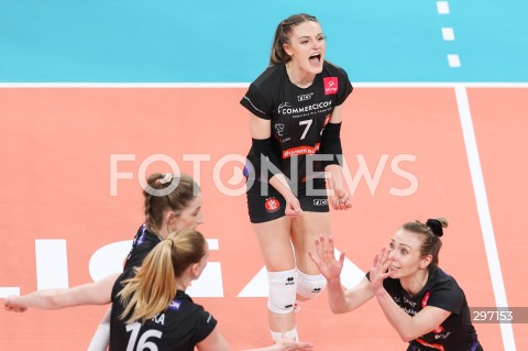  15.04.2025 RZESZOW <br />
SIATKOWKA <br />
TAURONLIGA LIGA SIATKOWKI KOBIET LSK 2024/2025 <br />
POLISH WOMEN VOLLEYBALL LEAGUE <br />
FINAL - MECZ FINALOWY - 1. MECZ <br />
MECZ KS DEVELOPRES RZESZOW - LKS COMMERCECON LODZ <br />
N/Z WERONIKA GIERSZEWSKA MARLENA KOWALEWSKA RADOSC EMOCJE <br />
 