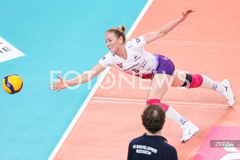  15.04.2025 RZESZOW <br />
SIATKOWKA <br />
TAURONLIGA LIGA SIATKOWKI KOBIET LSK 2024/2025 <br />
POLISH WOMEN VOLLEYBALL LEAGUE <br />
FINAL - MECZ FINALOWY - 1. MECZ <br />
MECZ KS DEVELOPRES RZESZOW - LKS COMMERCECON LODZ <br />
N/Z MARRIT JASPER OBRONA <br />
 