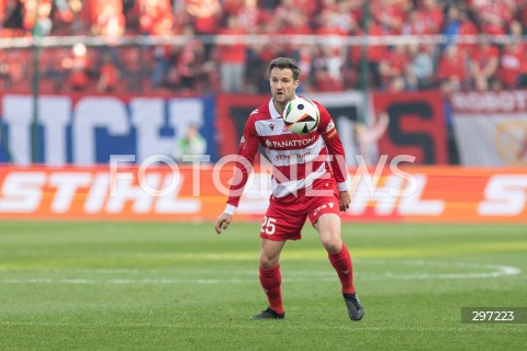  19.04.2025 LODZ <br />
PILKA NOZNA - PKO BP EKSTRAKLASA<br />
WIDZEW LODZ - MOTOR LUBLIN<br />
N/Z MAREK HANOUSEK SYLWETKA<br />
 