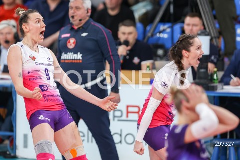  22.04.2025 RZESZOW<br />
SIATKOWKA<br />
TAURONLIGA LIGA SIATKOWKI KOBIET LSK 2024/2025<br />
POLISH WOMEN VOLLEYBALL LEAGUE<br />
FINAL - MECZ FINALOWY - 3. MECZ<br />
MECZ KS DEVELOPRES RZESZOW - LKS COMMERCECON LODZ<br />
KS DEVELOPRES RZESZOW MISTRZEM POLSKI <br />
N/Z WERONIKA CENTKA KATARZYNA WENERSKA RADOSC EMOCJE SYLWETKA <br />
 