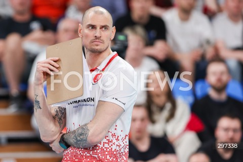 22.04.2025 RZESZOW<br />
SIATKOWKA<br />
TAURONLIGA LIGA SIATKOWKI KOBIET LSK 2024/2025<br />
POLISH WOMEN VOLLEYBALL LEAGUE<br />
FINAL - MECZ FINALOWY - 3. MECZ<br />
MECZ KS DEVELOPRES RZESZOW - LKS COMMERCECON LODZ<br />
KS DEVELOPRES RZESZOW MISTRZEM POLSKI <br />
N/Z ZBIGNIEW BARTMAN - I TRENER ( HEAD COACH ) SYLWETKA <br />
 