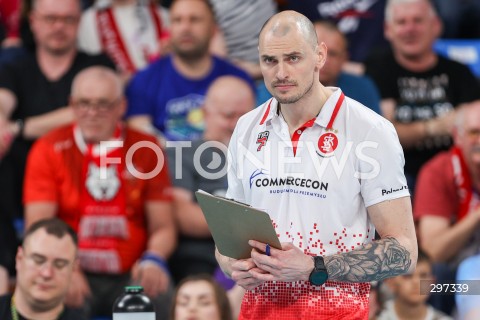  22.04.2025 RZESZOW<br />
SIATKOWKA<br />
TAURONLIGA LIGA SIATKOWKI KOBIET LSK 2024/2025<br />
POLISH WOMEN VOLLEYBALL LEAGUE<br />
FINAL - MECZ FINALOWY - 3. MECZ<br />
MECZ KS DEVELOPRES RZESZOW - LKS COMMERCECON LODZ<br />
KS DEVELOPRES RZESZOW MISTRZEM POLSKI <br />
N/Z ZBIGNIEW BARTMAN - I TRENER ( HEAD COACH ) SYLWETKA <br />
 