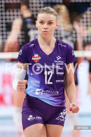  22.04.2025 RZESZOW<br />
SIATKOWKA<br />
TAURONLIGA LIGA SIATKOWKI KOBIET LSK 2024/2025<br />
POLISH WOMEN VOLLEYBALL LEAGUE<br />
FINAL - MECZ FINALOWY - 3. MECZ<br />
MECZ KS DEVELOPRES RZESZOW - LKS COMMERCECON LODZ<br />
KS DEVELOPRES RZESZOW MISTRZEM POLSKI <br />
N/Z ALEKSANDRA SZCZYGLOWSKA SYLWETKA RADOSC EMOCJE <br />
 