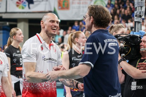  22.04.2025 RZESZOW<br />
SIATKOWKA<br />
TAURONLIGA LIGA SIATKOWKI KOBIET LSK 2024/2025<br />
POLISH WOMEN VOLLEYBALL LEAGUE<br />
FINAL - MECZ FINALOWY - 3. MECZ<br />
MECZ KS DEVELOPRES RZESZOW - LKS COMMERCECON LODZ<br />
KS DEVELOPRES RZESZOW MISTRZEM POLSKI <br />
N/Z ZBIGNIEW BARTMAN - I TRENER ( HEAD COACH ) STEPHANE ANTIGA - I TRENER ( HEAD COACH ) <br />
 