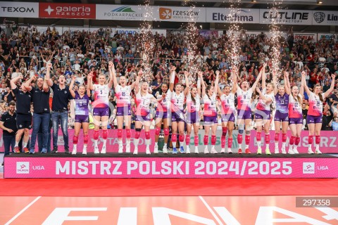  22.04.2025 RZESZOW<br />
SIATKOWKA<br />
TAURONLIGA LIGA SIATKOWKI KOBIET LSK 2024/2025<br />
POLISH WOMEN VOLLEYBALL LEAGUE<br />
FINAL - MECZ FINALOWY - 3. MECZ<br />
MECZ KS DEVELOPRES RZESZOW - LKS COMMERCECON LODZ<br />
KS DEVELOPRES RZESZOW MISTRZEM POLSKI <br />
N/Z <br />
 
