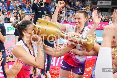  22.04.2025 RZESZOW<br />
SIATKOWKA<br />
TAURONLIGA LIGA SIATKOWKI KOBIET LSK 2024/2025<br />
POLISH WOMEN VOLLEYBALL LEAGUE<br />
FINAL - MECZ FINALOWY - 3. MECZ<br />
MECZ KS DEVELOPRES RZESZOW - LKS COMMERCECON LODZ<br />
KS DEVELOPRES RZESZOW MISTRZEM POLSKI <br />
N/Z SABRINA DE JESUS MACHADO WERONIKA CENTKA RADOSC EMOCJE PUCHAR Z PUCHAREM<br />
 