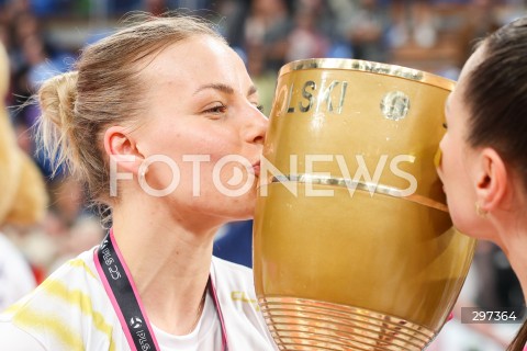  22.04.2025 RZESZOW<br />
SIATKOWKA<br />
TAURONLIGA LIGA SIATKOWKI KOBIET LSK 2024/2025<br />
POLISH WOMEN VOLLEYBALL LEAGUE<br />
FINAL - MECZ FINALOWY - 3. MECZ<br />
MECZ KS DEVELOPRES RZESZOW - LKS COMMERCECON LODZ<br />
KS DEVELOPRES RZESZOW MISTRZEM POLSKI <br />
N/Z ALEKSANDRA SZCZYGLOWSKA PUCHAR Z PUCHAREM RADOSC EMOCJE <br />
 
