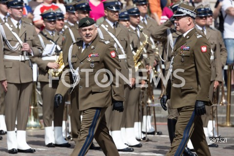  02.05.2025 WARSZAWA<br />
OBCHODY SWIETA FLAGI RZECZYPOSPOLITEJ POLSKIEJ UROCZYSTOSC PODNIESIENIA FLAGI PANSTWOWEJ NA WIEZY ZEGAROWEJ ZAMKU KROLEWSKIEGO Z UDZIALEM PREZYDENTA<br />
NZ. WIESLAW KUKULA<br />
FOT. ANTONI BYSZEWSKI/FOTONEWS 