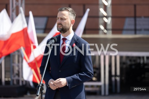  02.05.2025 WARSZAWA<br />
OBCHODY SWIETA FLAGI RZECZYPOSPOLITEJ POLSKIEJ UROCZYSTOSC PODNIESIENIA FLAGI PANSTWOWEJ NA WIEZY ZEGAROWEJ ZAMKU KROLEWSKIEGO Z UDZIALEM PREZYDENTA<br />
NZ. WLADYSLAW KOSINIAK - KAMYSZ<br />
FOT. ANTONI BYSZEWSKI/FOTONEWS 
