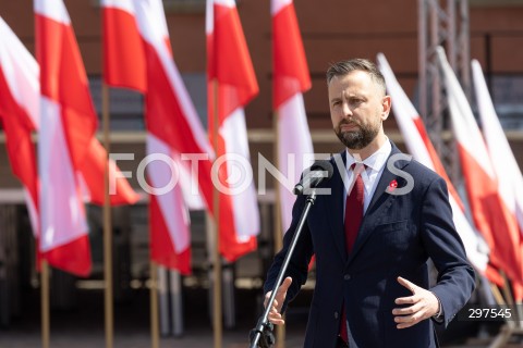  02.05.2025 WARSZAWA<br />
OBCHODY SWIETA FLAGI RZECZYPOSPOLITEJ POLSKIEJ UROCZYSTOSC PODNIESIENIA FLAGI PANSTWOWEJ NA WIEZY ZEGAROWEJ ZAMKU KROLEWSKIEGO Z UDZIALEM PREZYDENTA<br />
NZ. WLADYSLAW KOSINIAK - KAMYSZ<br />
FOT. ANTONI BYSZEWSKI/FOTONEWS 