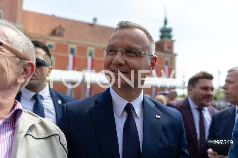  02.05.2025 WARSZAWA<br />
OBCHODY SWIETA FLAGI RZECZYPOSPOLITEJ POLSKIEJ UROCZYSTOSC PODNIESIENIA FLAGI PANSTWOWEJ NA WIEZY ZEGAROWEJ ZAMKU KROLEWSKIEGO Z UDZIALEM PREZYDENTA<br />
NZ. PREZYDENT ANDRZEJ DUDA<br />
FOT. ANTONI BYSZEWSKI/FOTONEWS 