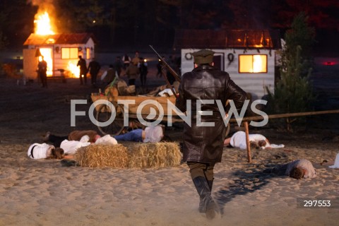  02.05.2025 RADAWA <br />
REKONSTRUKCJA NAPADU PRZEZ UKRAINSKICH NACJONALISTOW Z OUN-UPA NA WIES WIAZOWNICA NA PODKARPACIU <br />
INSCENIZACJA UPAMIETNILA 80. ROCZNICE KRWAWEJ NAPASCI I SPALENIA WSI WIAZOWNICA PRZEZ ODDZIALY OUN-UPA W 1945 ROKU <br />
 