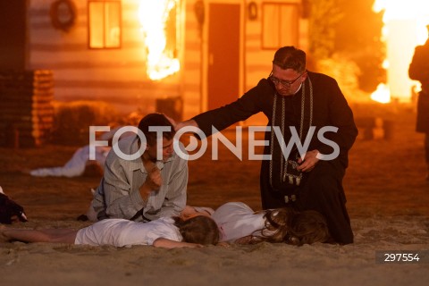  02.05.2025 RADAWA <br />
REKONSTRUKCJA NAPADU PRZEZ UKRAINSKICH NACJONALISTOW Z OUN-UPA NA WIES WIAZOWNICA NA PODKARPACIU <br />
INSCENIZACJA UPAMIETNILA 80. ROCZNICE KRWAWEJ NAPASCI I SPALENIA WSI WIAZOWNICA PRZEZ ODDZIALY OUN-UPA W 1945 ROKU <br />
 