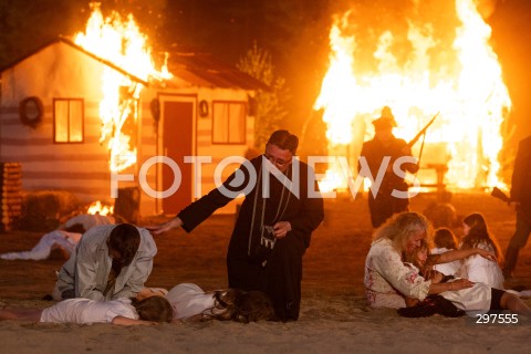  02.05.2025 RADAWA <br />
REKONSTRUKCJA NAPADU PRZEZ UKRAINSKICH NACJONALISTOW Z OUN-UPA NA WIES WIAZOWNICA NA PODKARPACIU <br />
INSCENIZACJA UPAMIETNILA 80. ROCZNICE KRWAWEJ NAPASCI I SPALENIA WSI WIAZOWNICA PRZEZ ODDZIALY OUN-UPA W 1945 ROKU <br />
 