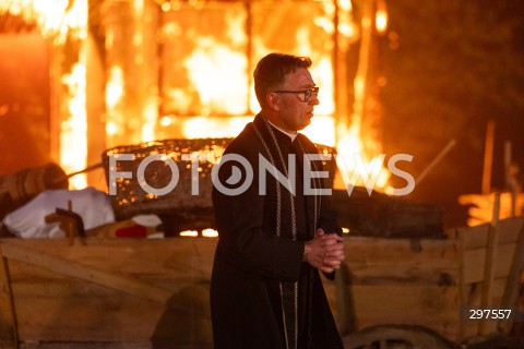  02.05.2025 RADAWA <br />
REKONSTRUKCJA NAPADU PRZEZ UKRAINSKICH NACJONALISTOW Z OUN-UPA NA WIES WIAZOWNICA NA PODKARPACIU <br />
INSCENIZACJA UPAMIETNILA 80. ROCZNICE KRWAWEJ NAPASCI I SPALENIA WSI WIAZOWNICA PRZEZ ODDZIALY OUN-UPA W 1945 ROKU <br />
 