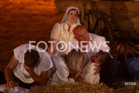  02.05.2025 RADAWA <br />
REKONSTRUKCJA NAPADU PRZEZ UKRAINSKICH NACJONALISTOW Z OUN-UPA NA WIES WIAZOWNICA NA PODKARPACIU <br />
INSCENIZACJA UPAMIETNILA 80. ROCZNICE KRWAWEJ NAPASCI I SPALENIA WSI WIAZOWNICA PRZEZ ODDZIALY OUN-UPA W 1945 ROKU <br />
 