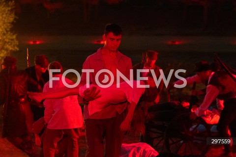  02.05.2025 RADAWA <br />
REKONSTRUKCJA NAPADU PRZEZ UKRAINSKICH NACJONALISTOW Z OUN-UPA NA WIES WIAZOWNICA NA PODKARPACIU <br />
INSCENIZACJA UPAMIETNILA 80. ROCZNICE KRWAWEJ NAPASCI I SPALENIA WSI WIAZOWNICA PRZEZ ODDZIALY OUN-UPA W 1945 ROKU <br />
 