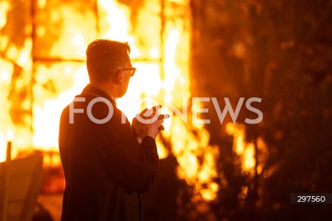  02.05.2025 RADAWA <br />
REKONSTRUKCJA NAPADU PRZEZ UKRAINSKICH NACJONALISTOW Z OUN-UPA NA WIES WIAZOWNICA NA PODKARPACIU <br />
INSCENIZACJA UPAMIETNILA 80. ROCZNICE KRWAWEJ NAPASCI I SPALENIA WSI WIAZOWNICA PRZEZ ODDZIALY OUN-UPA W 1945 ROKU <br />
 