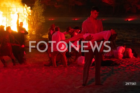  02.05.2025 RADAWA <br />
REKONSTRUKCJA NAPADU PRZEZ UKRAINSKICH NACJONALISTOW Z OUN-UPA NA WIES WIAZOWNICA NA PODKARPACIU <br />
INSCENIZACJA UPAMIETNILA 80. ROCZNICE KRWAWEJ NAPASCI I SPALENIA WSI WIAZOWNICA PRZEZ ODDZIALY OUN-UPA W 1945 ROKU <br />
 