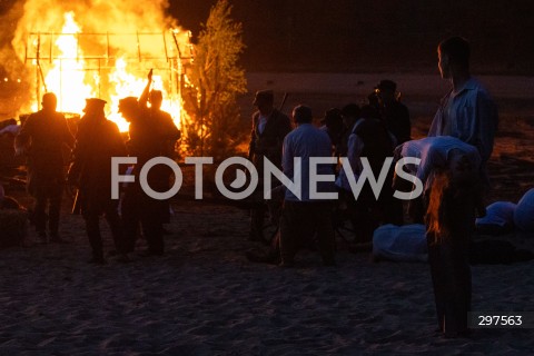  02.05.2025 RADAWA <br />
REKONSTRUKCJA NAPADU PRZEZ UKRAINSKICH NACJONALISTOW Z OUN-UPA NA WIES WIAZOWNICA NA PODKARPACIU <br />
INSCENIZACJA UPAMIETNILA 80. ROCZNICE KRWAWEJ NAPASCI I SPALENIA WSI WIAZOWNICA PRZEZ ODDZIALY OUN-UPA W 1945 ROKU <br />
 