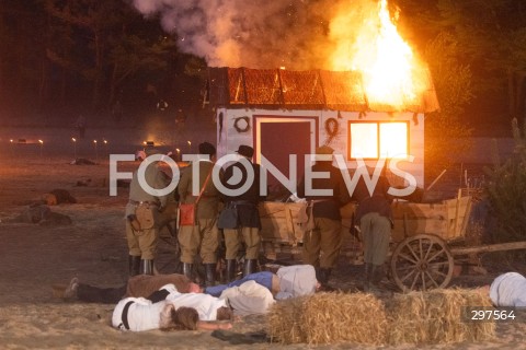  02.05.2025 RADAWA <br />
REKONSTRUKCJA NAPADU PRZEZ UKRAINSKICH NACJONALISTOW Z OUN-UPA NA WIES WIAZOWNICA NA PODKARPACIU <br />
INSCENIZACJA UPAMIETNILA 80. ROCZNICE KRWAWEJ NAPASCI I SPALENIA WSI WIAZOWNICA PRZEZ ODDZIALY OUN-UPA W 1945 ROKU <br />
 