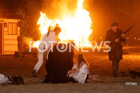  02.05.2025 RADAWA <br />
REKONSTRUKCJA NAPADU PRZEZ UKRAINSKICH NACJONALISTOW Z OUN-UPA NA WIES WIAZOWNICA NA PODKARPACIU <br />
INSCENIZACJA UPAMIETNILA 80. ROCZNICE KRWAWEJ NAPASCI I SPALENIA WSI WIAZOWNICA PRZEZ ODDZIALY OUN-UPA W 1945 ROKU <br />
 